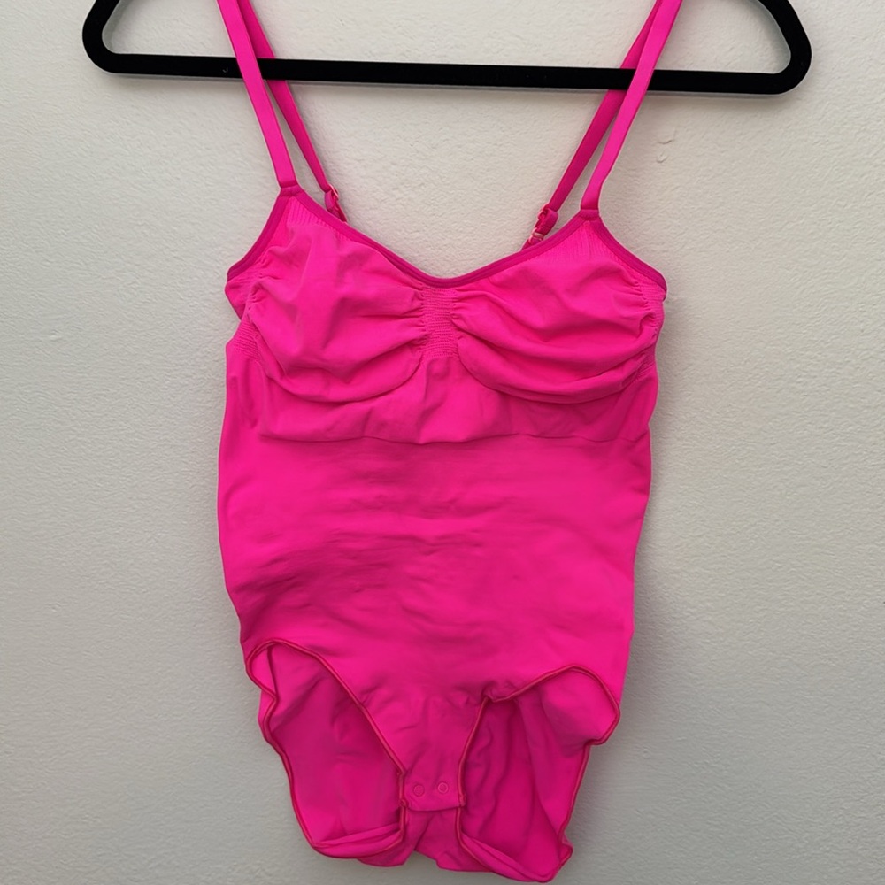 SKIMS 4X/5X SEAMLESS SCULPT Sculpting Bodysuit with Snaps Flamingo pink - Picture 7 of 11